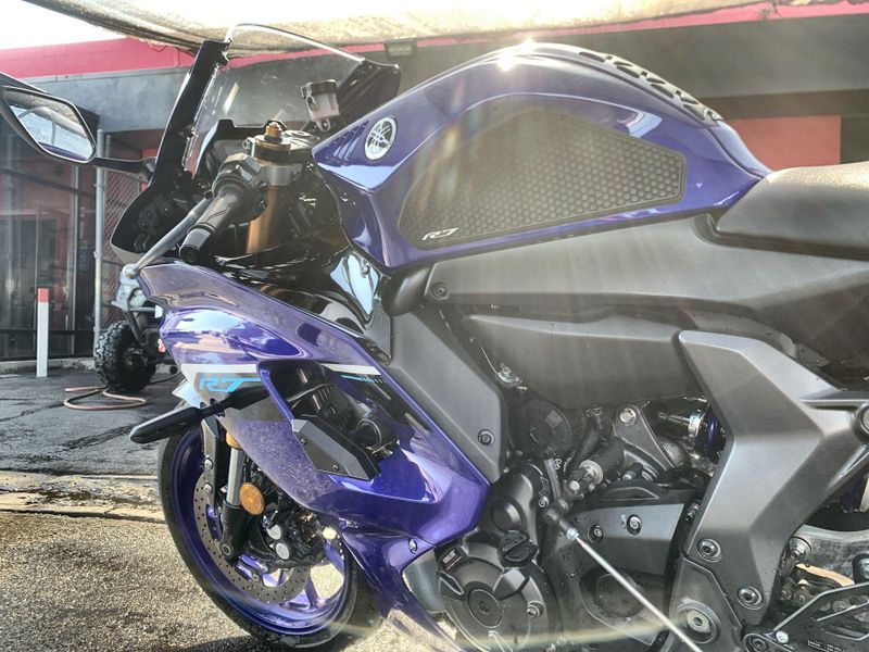 Used 2025 Yamaha YZF-R7 CA Image 13