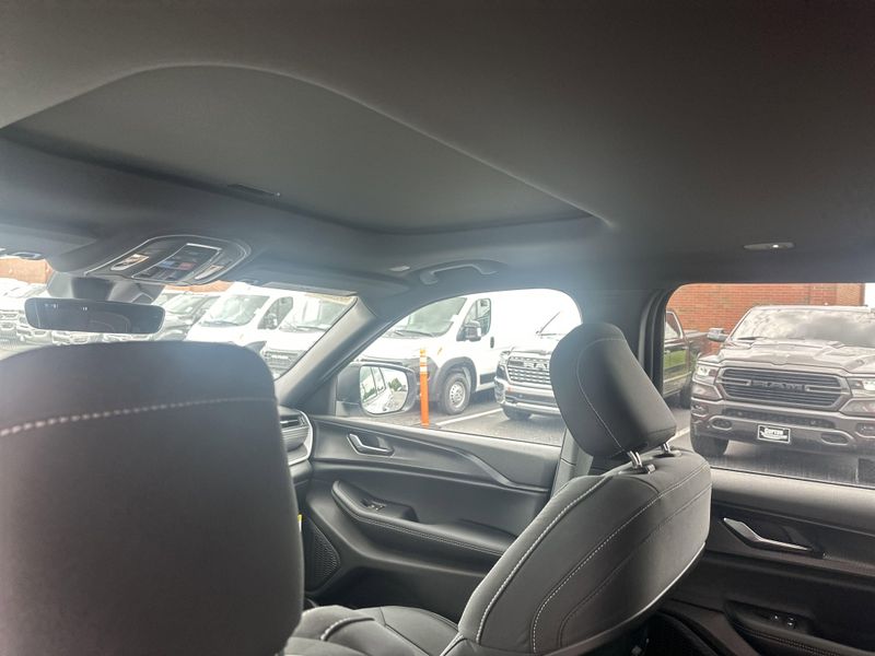 New 2025 Jeep Grand Cherokee L Laredo X 4x4Image 16