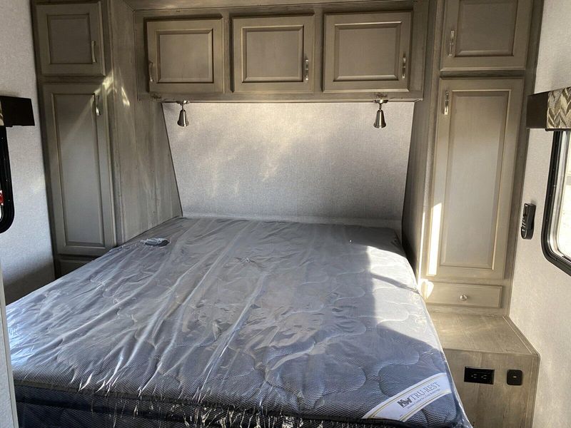 New 2025 DESERT FOX 27FS Image 32