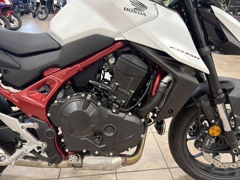 New 2025 Honda CB750 HORNET Image 24