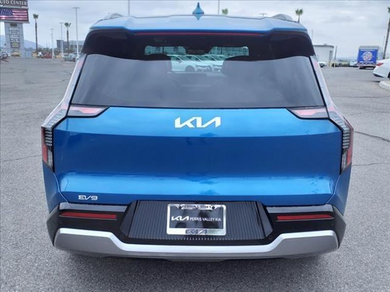 2024 Kia EV9 LandImage 5