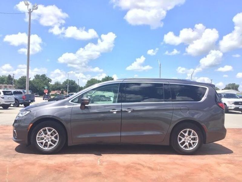 2021 Chrysler Pacifica Touring LImage 2