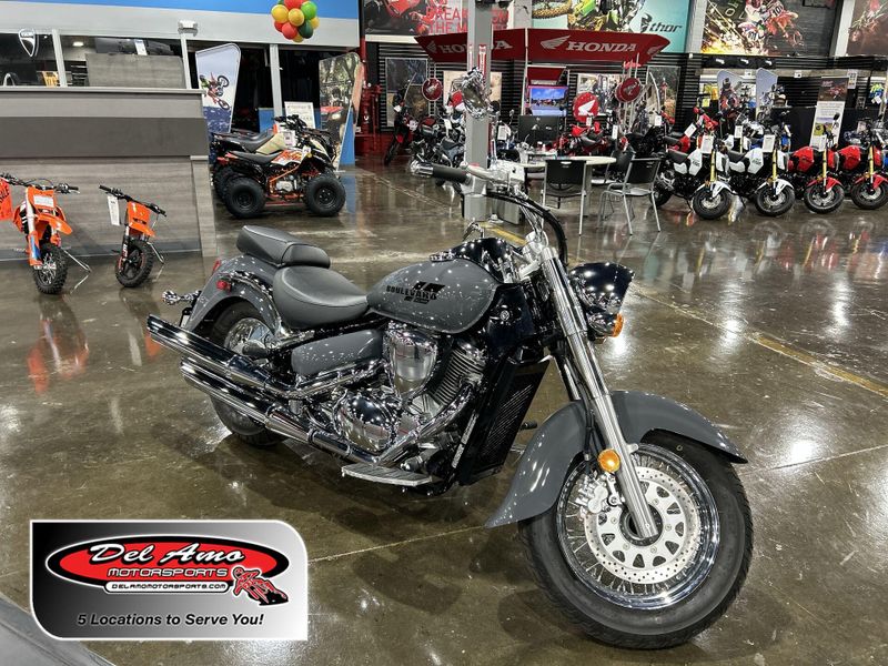 2025 Suzuki BOULEVARD C50  in a GRAY exterior color. Del Amo Motorsports of Redondo Beach (424) 390-7811 delamomotorsports.com 