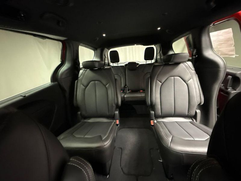 New 2026 Chrysler Pacifica SelectImage 14