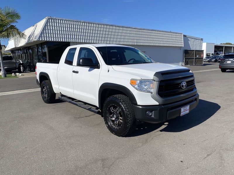 2016 Toyota Tundra SRImage 2