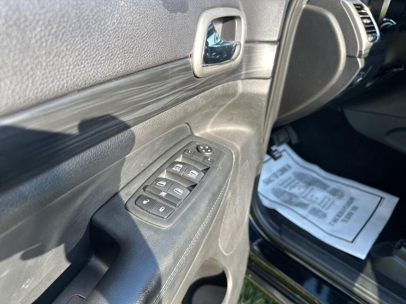 2019 Jeep Grand Cherokee Altitude photo 17