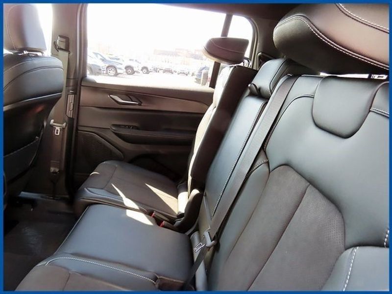 2023 Jeep Grand Cherokee LaredoImage 10
