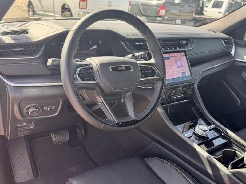 New 2025 Jeep Grand Cherokee Overland 4x4Image 9