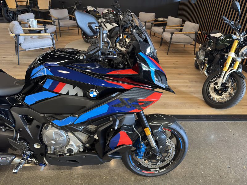 2025 BMW M 1000 XR BLACK STORM METALLIC 