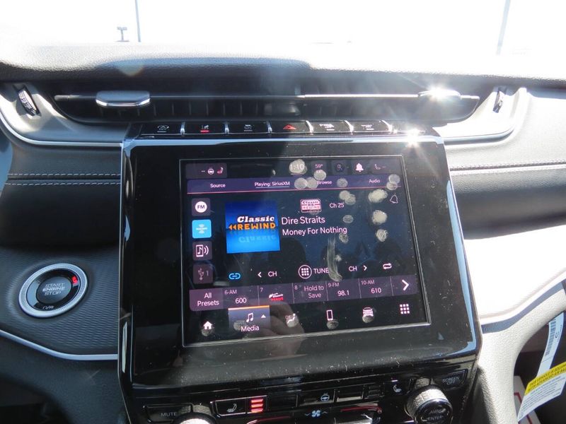 New 2026 Jeep Grand Cherokee Laredo 4x4 4dr SUVImage 12