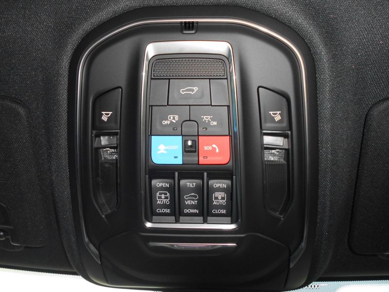 New 2025 Jeep Grand Cherokee Limited 4x4Image 17