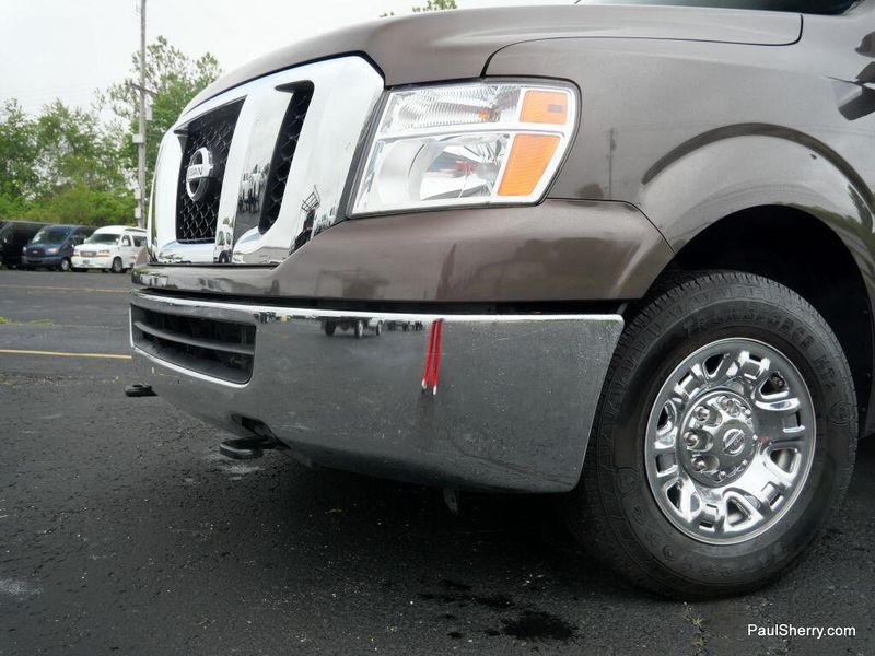 2017 Nissan NV Passenger NV3500 HD SVImage 35