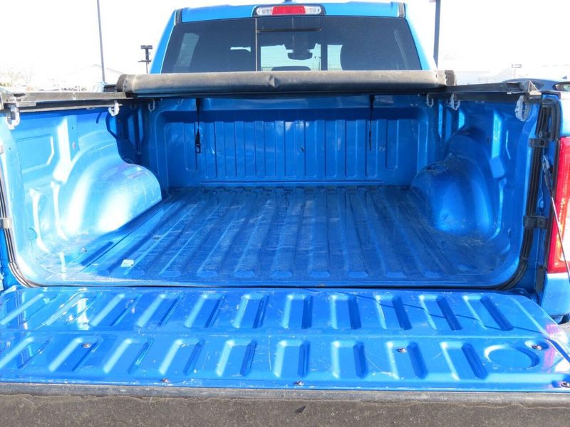 Used 2021 RAM 1500 Big Horn 4x4 4dr Crew Cab 5.6 ft. SB PickupImage 8