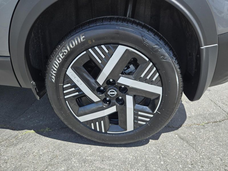 Used 2026 Nissan Kicks SV FWD