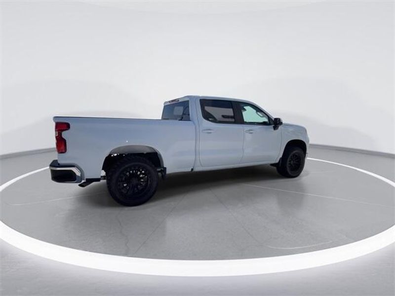 2022 Chevrolet Silverado LT photo 8