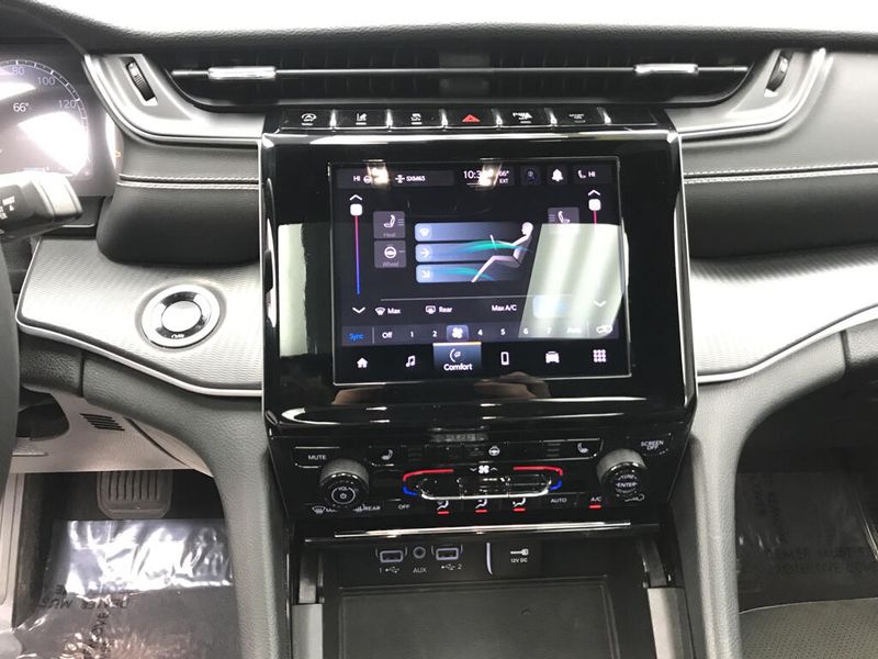 Used 2023 Jeep Grand Cherokee AltitudeImage 12