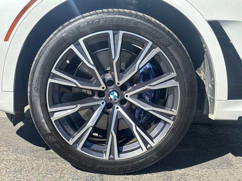 Used 2022 BMW X7 M50iImage 10