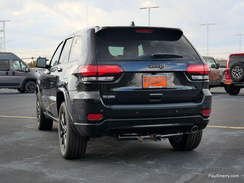 2020 Jeep Grand Cherokee Altitude photo 4