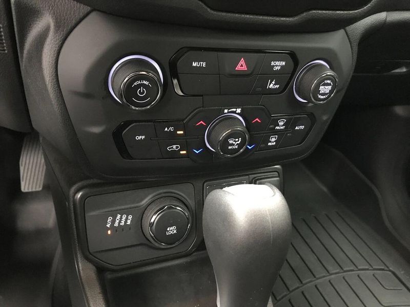 Used 2023 Jeep Renegade LatitudeImage 16