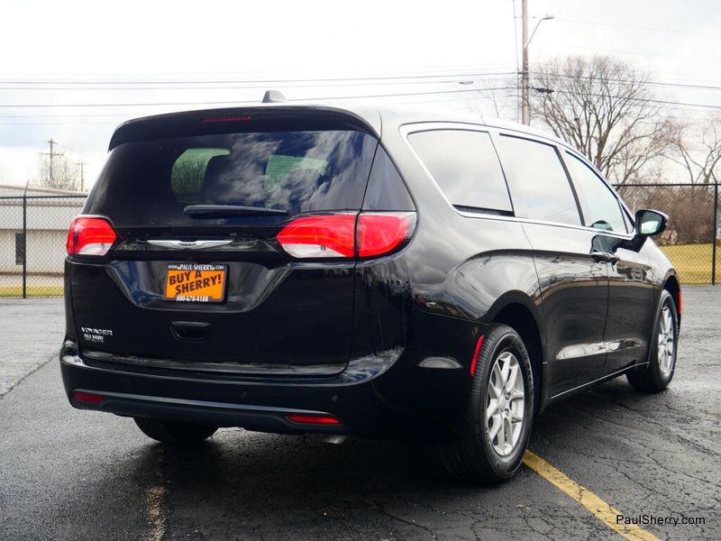 New 2026 Chrysler Voyager Lx