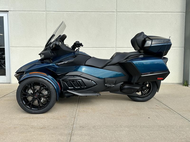 2024 Can-Am SPYDER RT LIMITEDImage 2