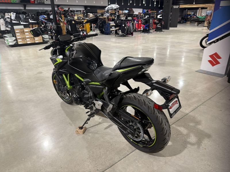 Used 2022 Kawasaki Z650  in a BLACK exterior color. Victorville Del Amo Motorsports 760-241-7387 delamomotorsportsofvictorville.com 