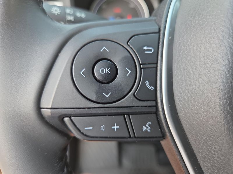 2022 Toyota Venza LE photo 29