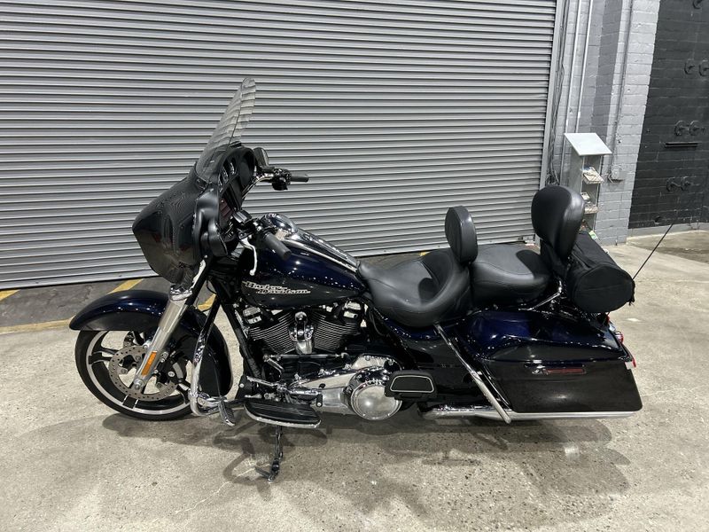 Used 2019 Harley-Davidson STREET GLIDE Image 20