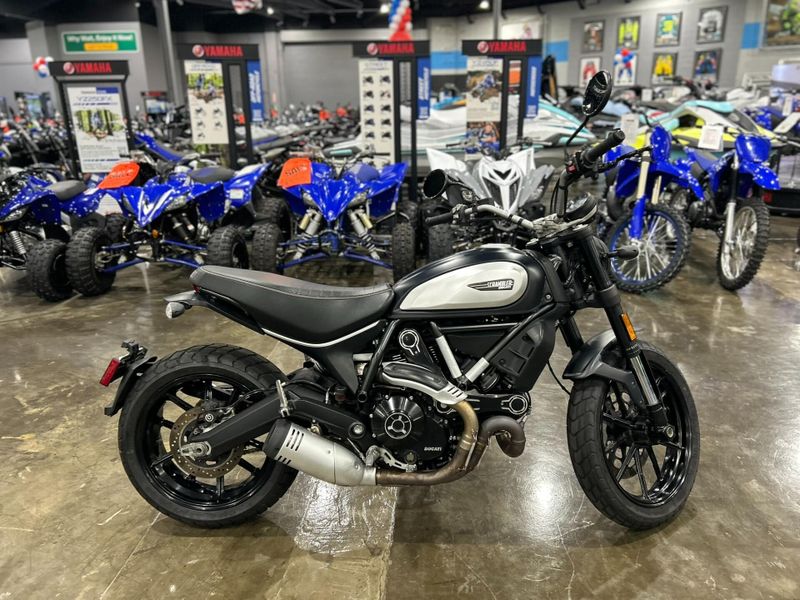 Used 2022 Ducati SCRAMBLER ICON DARK Image 4