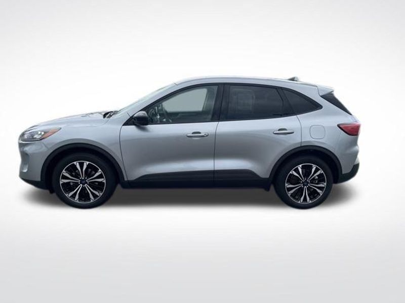 2022 Ford Escape SE photo 2