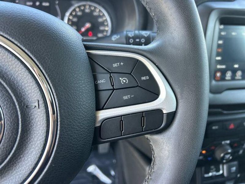 Used 2018 Jeep Renegade LatitudeImage 23