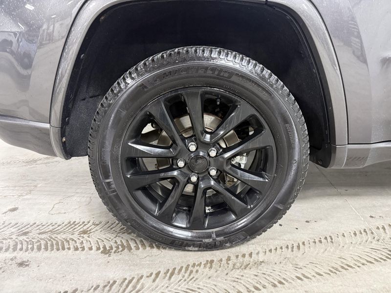 Used 2021 Jeep Grand Cherokee Laredo XImage 8