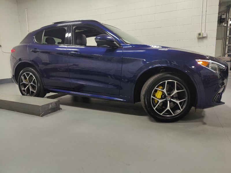 2020 Alfa Romeo Stelvio Ti Sport AWD w/SunroofImage 3