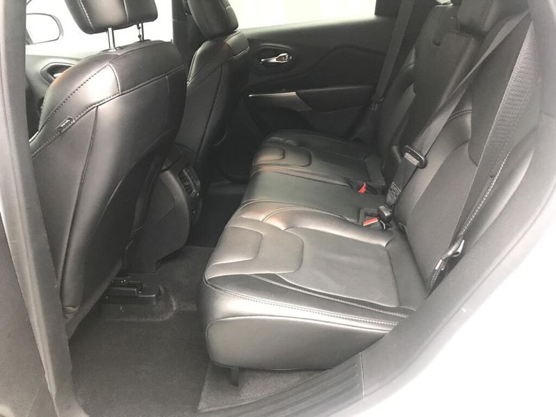 Used 2022 Jeep Cherokee Latitude LuxImage 9