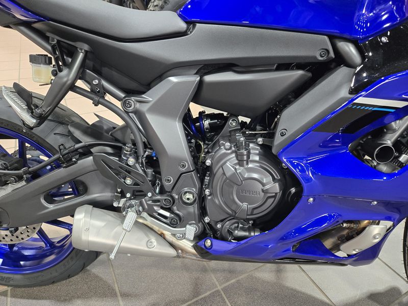 2025 Yamaha YZFR7 TEAM BLUE Image 9