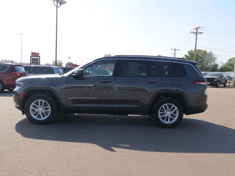 Used 2022 Jeep Grand Cherokee L Laredo 4x4 4dr SUVImage 5