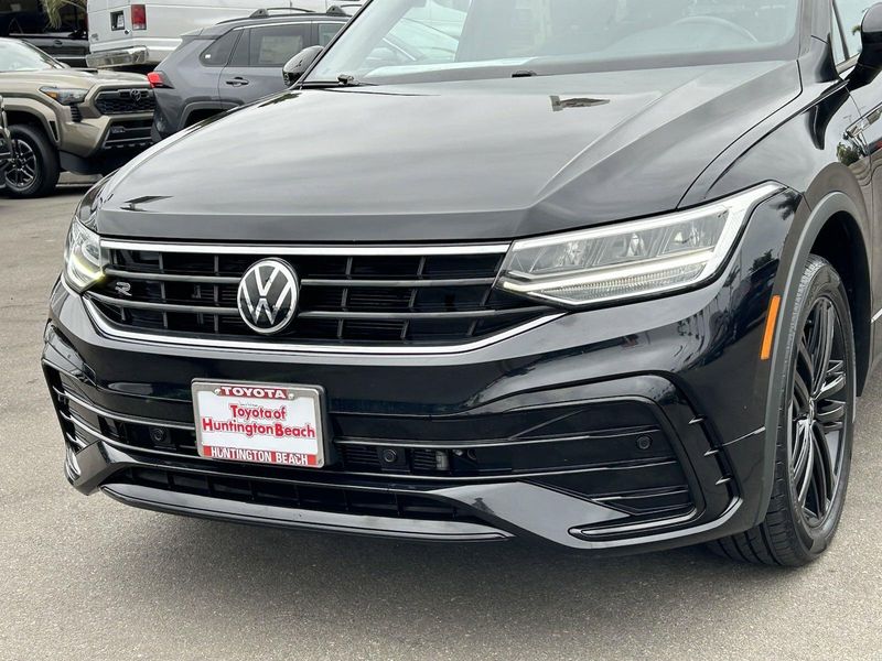 2022 Volkswagen Tiguan 2.0T SE R-Line BlackImage 9