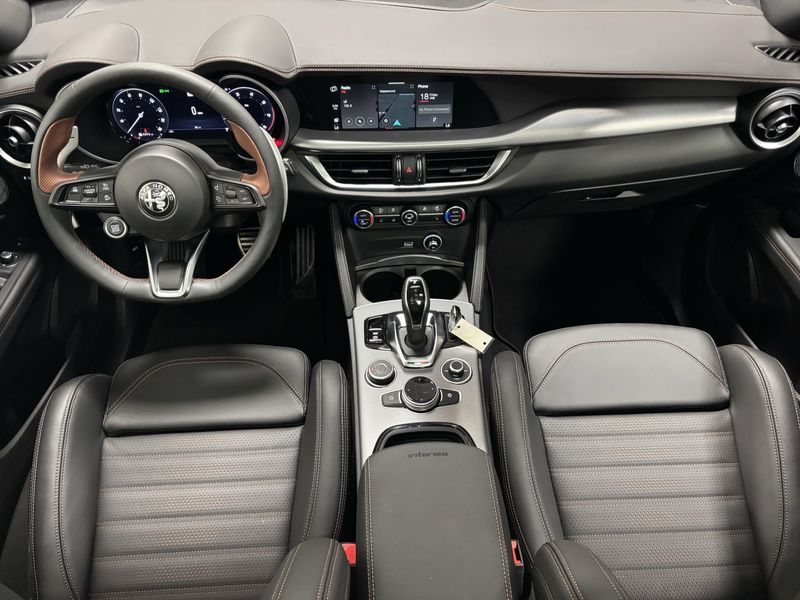 New 2025 Alfa Romeo Stelvio Intensa AwdImage 17