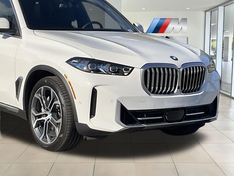 2025 BMW X5 xDrive50eImage 10