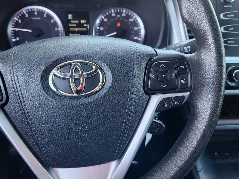 Used 2019 Toyota Highlander LE