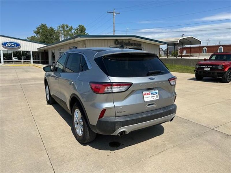 2022 Ford Escape SE photo 2