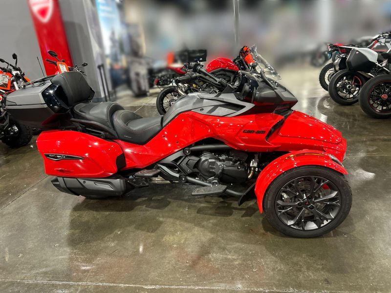 2022 Can-Am H7NA  in a PLASMA RED/ CARBON BLACK exterior color. Del Amo Motorsports delamomotorsports.com 