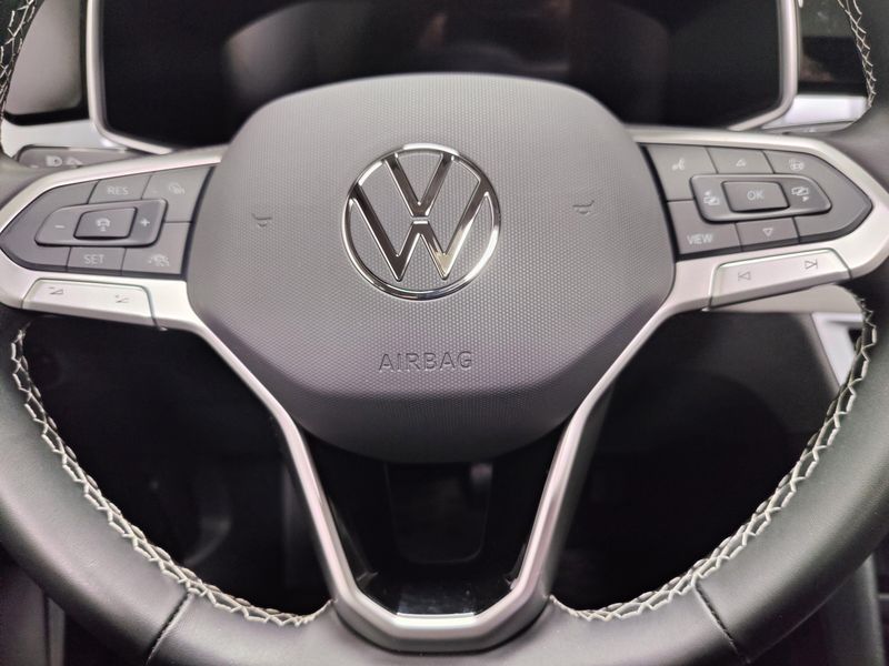 Used 2025 Volkswagen Taos SE AWD w/SunroofImage 27