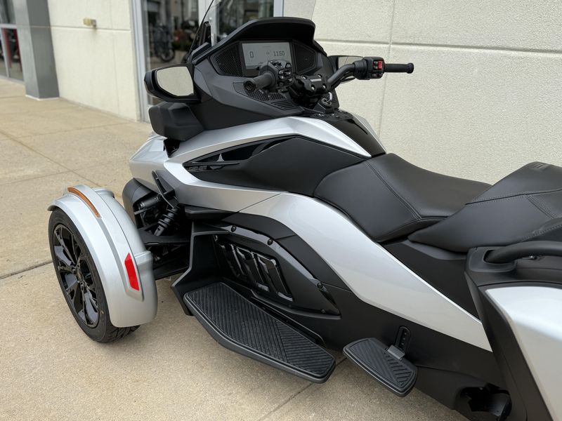 2024 Can-Am SPYDER RT LIMITEDImage 8