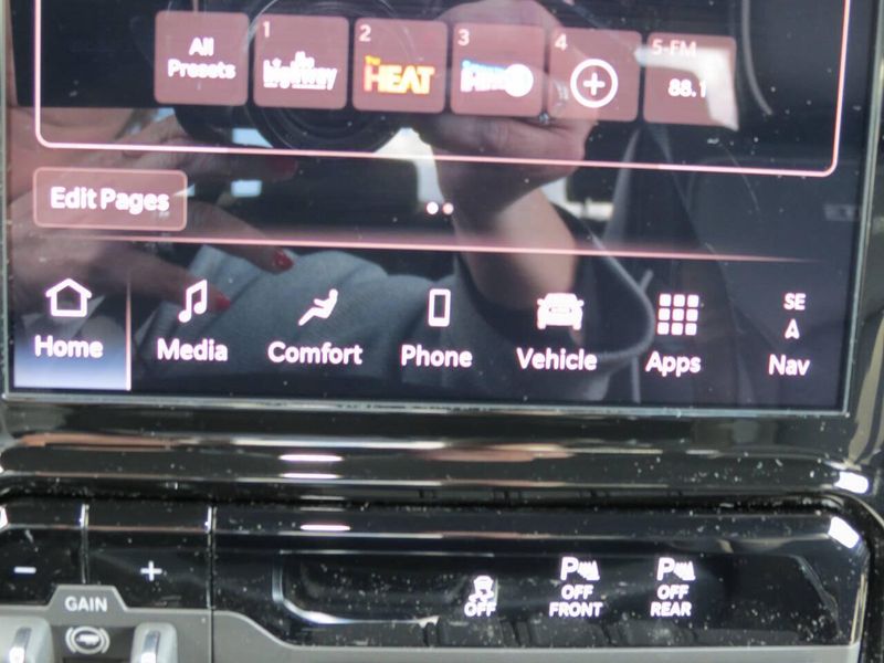 Used 2025 RAM 1500 Laramie 4x4 4dr Crew Cab 5.6 ft. SB PickupImage 21