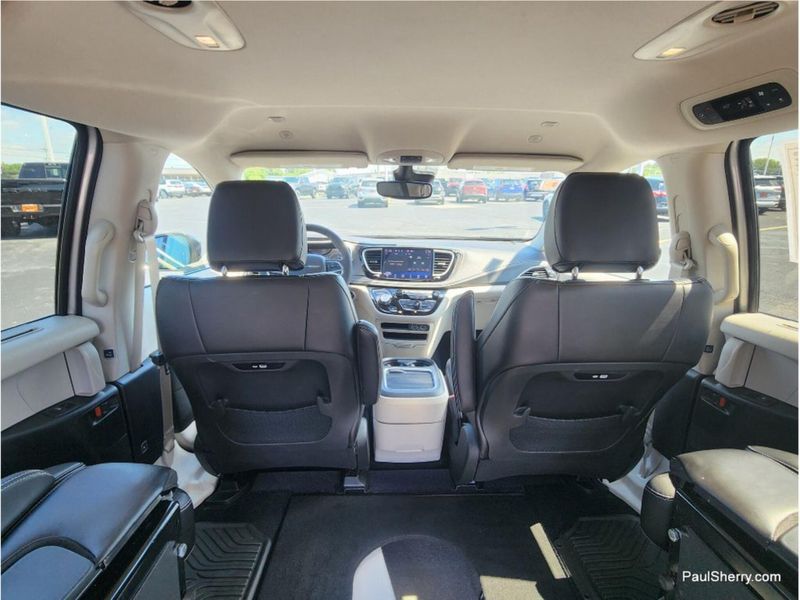 Used 2024 Chrysler Pacifica Touring L