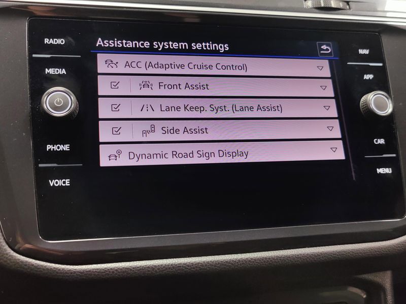 Used 2024 Volkswagen Tiguan AWD SEL R-Line w/Sunroof/NavImage 11