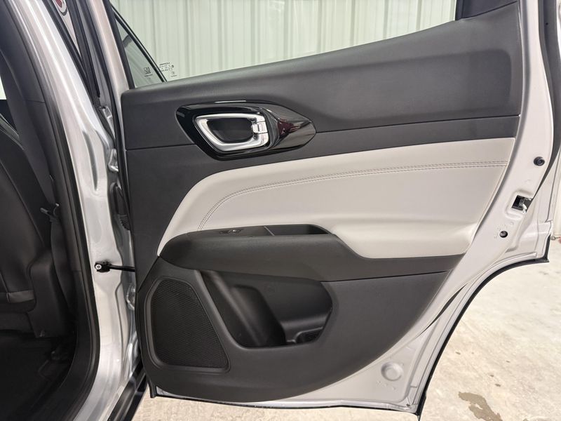 Used 2024 Jeep Compass LimitedImage 8