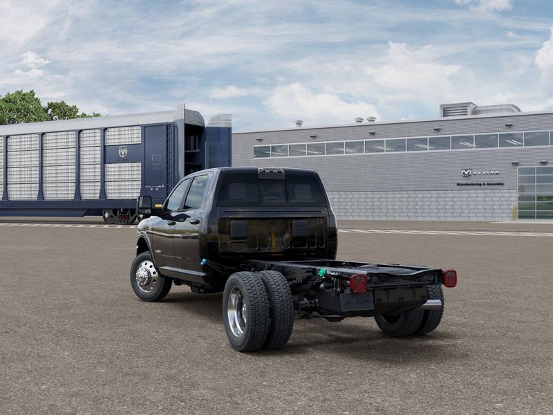 New 2026 RAM 4500 Big Horn Chassis Crew Cab 4x4 60
