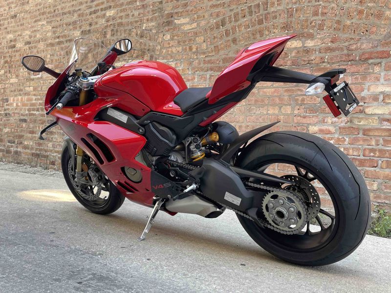 2024 Ducati Panigale V4 S in a Red exterior color. Motoworks Chicago 312-738-4269 motoworkschicago.com 